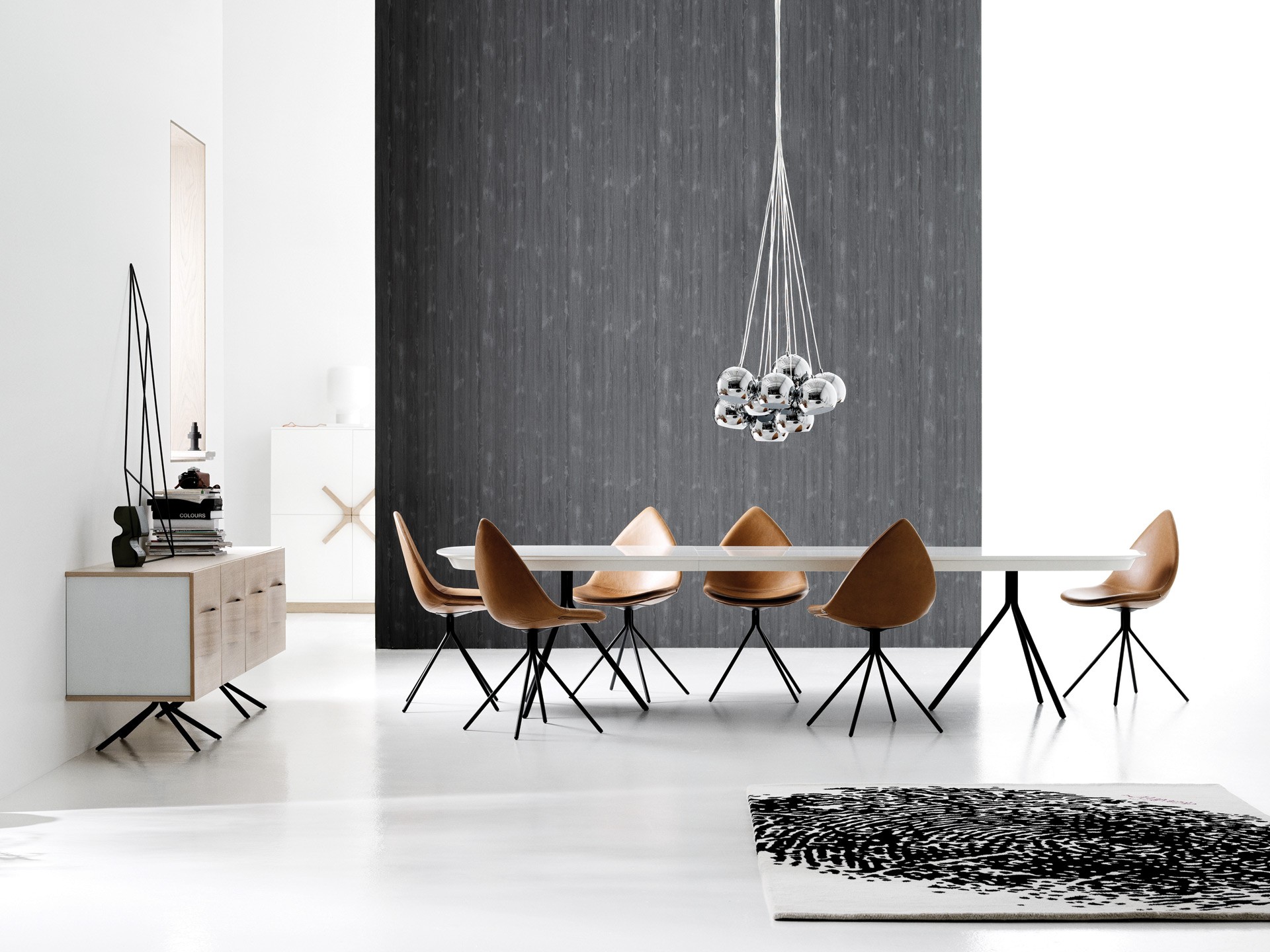 Colecția Ottawa pentru BoConcept, cu masă albă și scaune cu siluetă de frunză